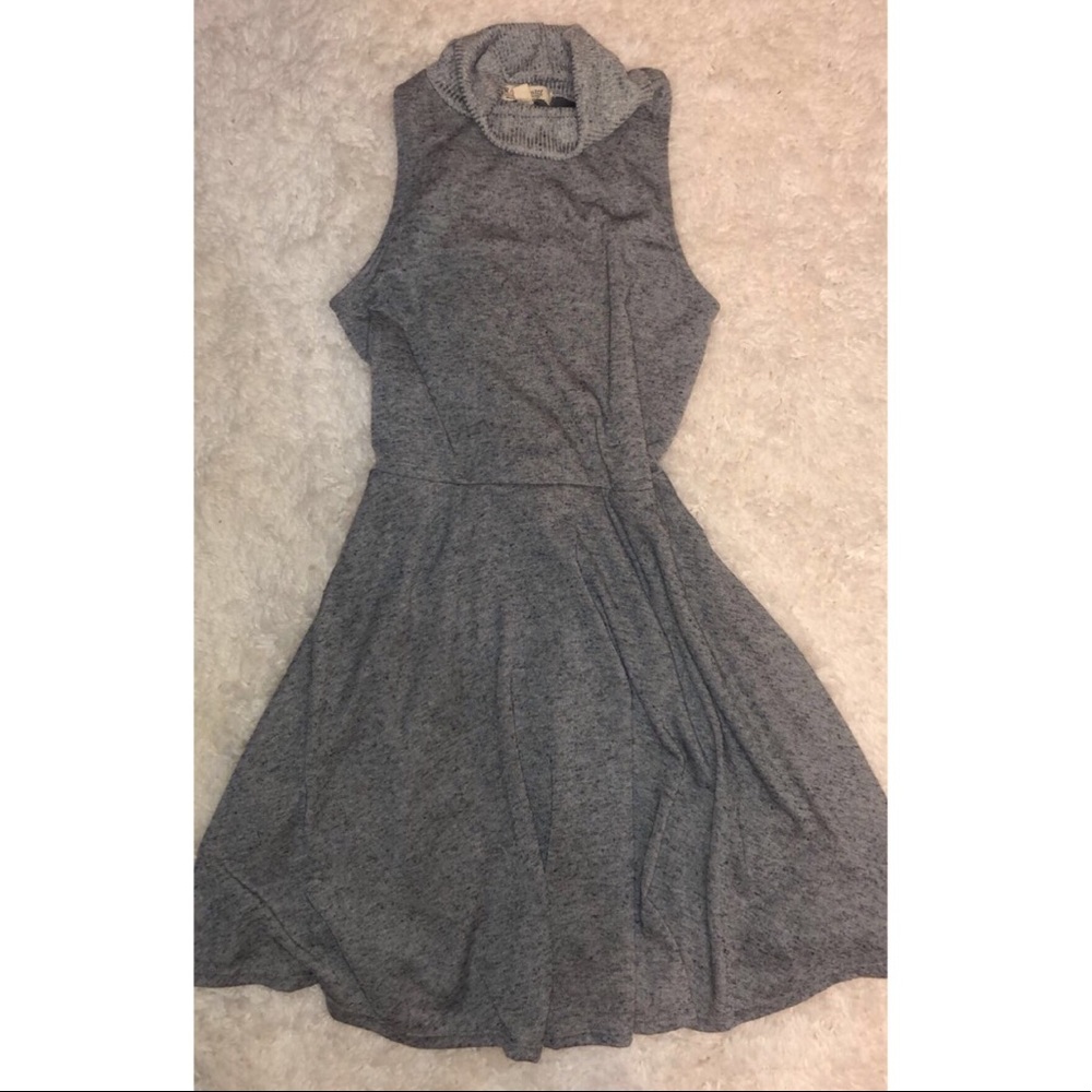 Cute little grey dress!